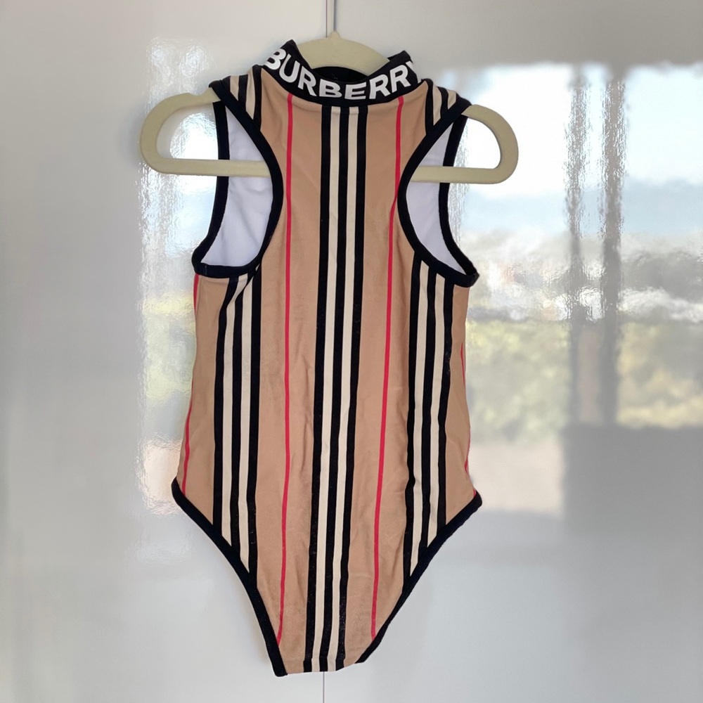 💯 Authentic swimsuit 🩱BURBERRY size 6y 116cm